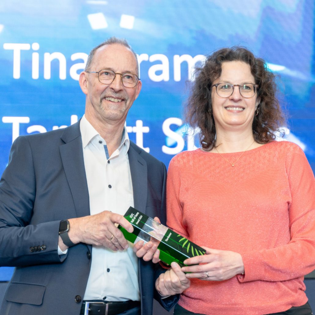 Tina Kramer (Tarkett Sports) won the award at the ESTC Congress 2024 in Porto